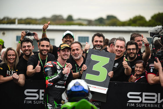 Vince-64-x-ZIPPOPIU-Stile-e-Velocità-in-Superbike ZIPPOPIU.it