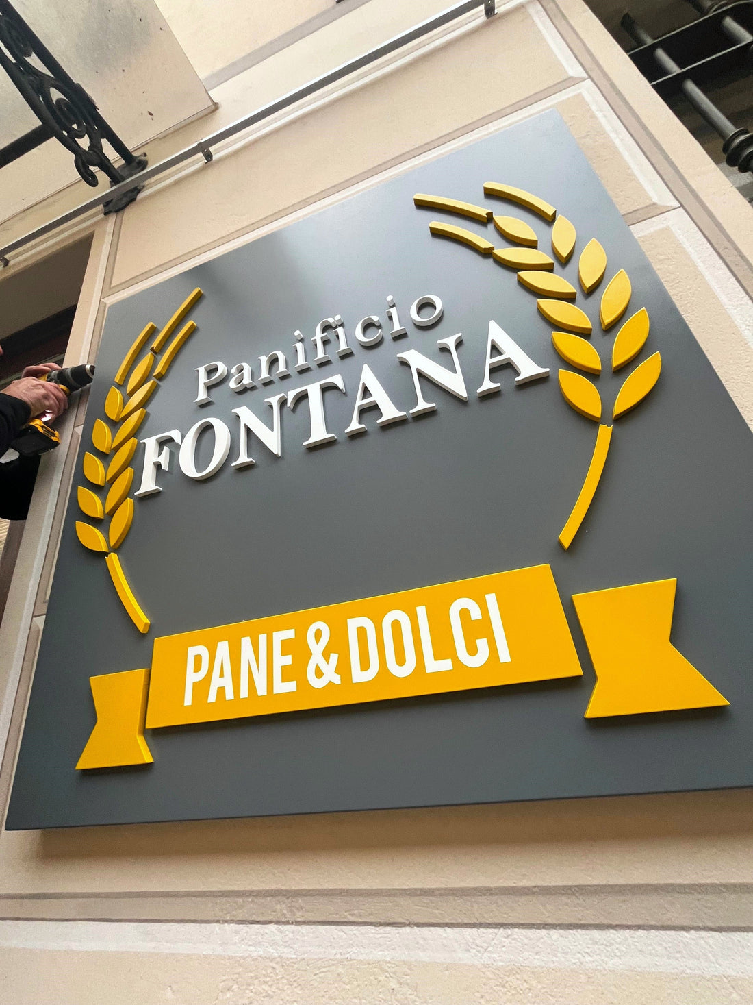 PANIFICIO FONTANA: Insegna 3D con Lettere a Rilievo