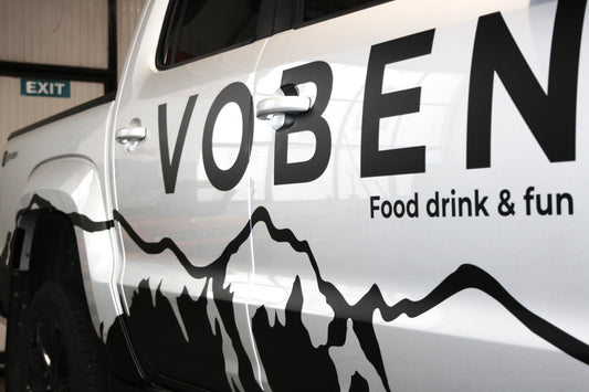 VOBEN: Un Pick-up Nero Opaco per il Futuro Voben Bar & Ristorante
