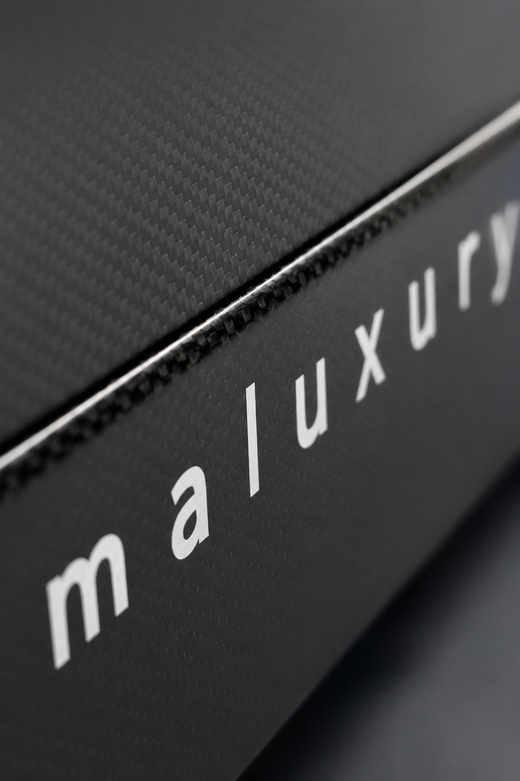Ama Luxury Shower: Wrapping Furgone Aziendale con Effetto Carbonio