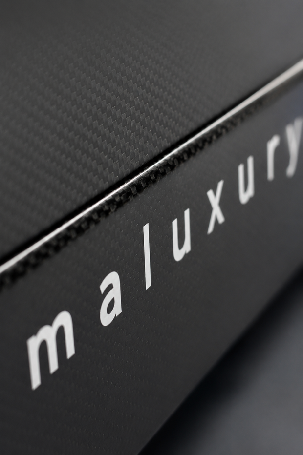 Ama Luxury Shower: Wrapping Furgone Aziendale con Effetto Carbonio