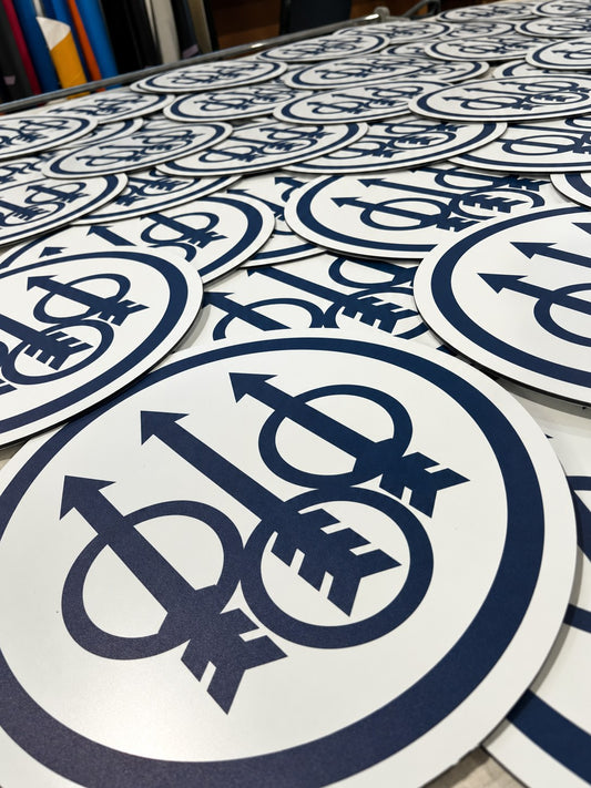 Pannelli circolari in Dibond da 3 mm con logo BERETTA ARMI, realizzati da ZIPPOPIU.