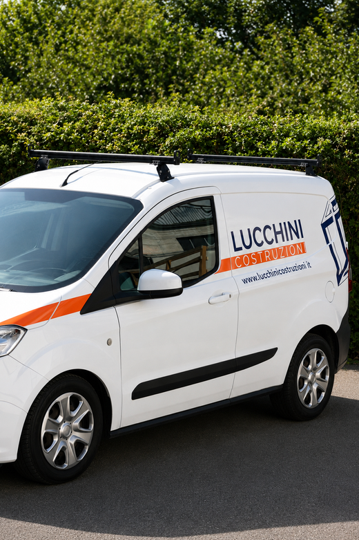 LUCCHINI COSTRUZIONI: furgone aziendale decorato su misura