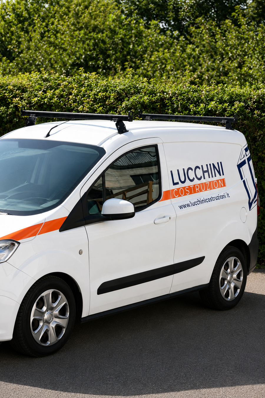 LUCCHINI COSTRUZIONI: furgone aziendale decorato su misura