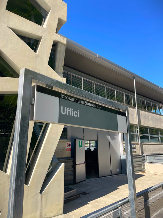 IDRO. BONOMI: Una Nuova Insegna Luminosa per Uffici