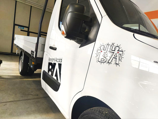 BONOMI ACCIAI: un Furgone che Unisce Professionalità e Creatività su Strada