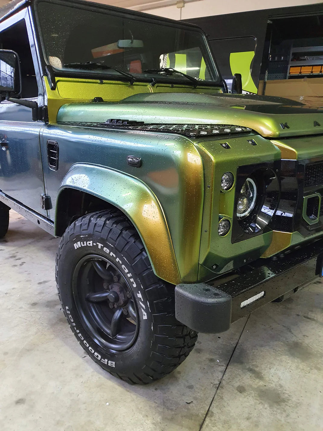 wrapping defender land rover in adesivo