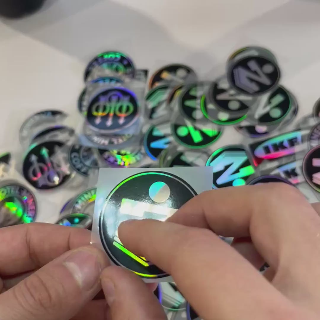 Video adesivi olografici personalizzati con finitura iridescente