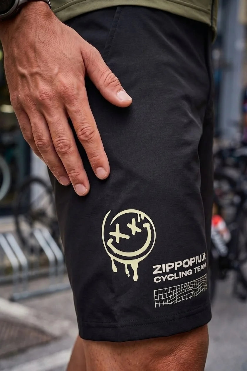 Dettaglio pantaloncini ciclismo personalizzati neri ZIPPOPIU.it Cycling Team