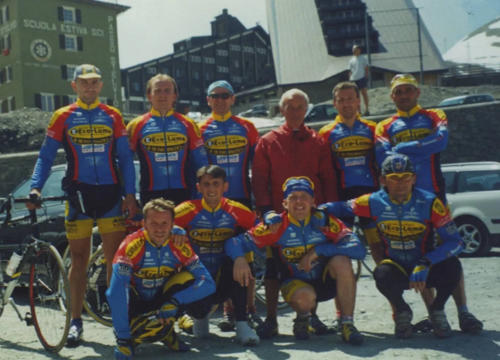 Lume Team Bike in montagna davanti al Passo dello Stelvio