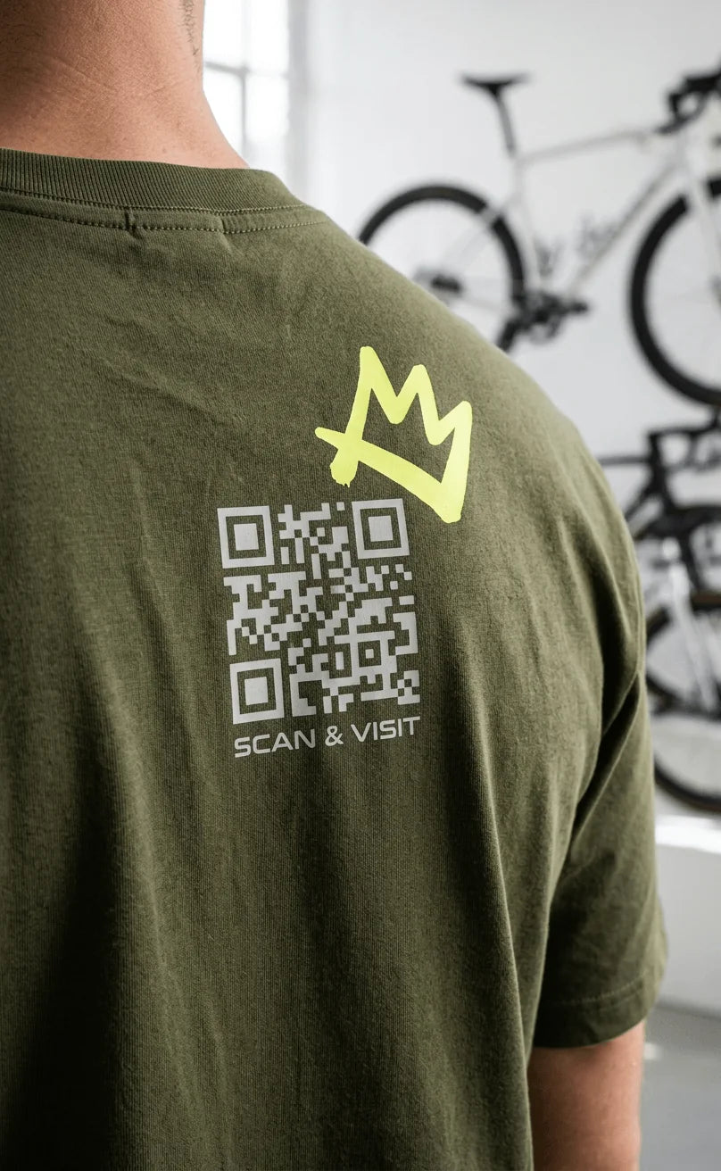 T-shirt ciclismo personalizzata verde militare con QR code ZIPPOPIU.it